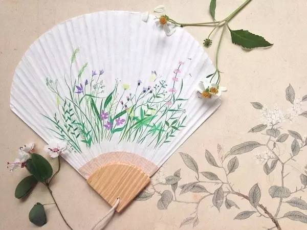 Flower fans painted in early summer